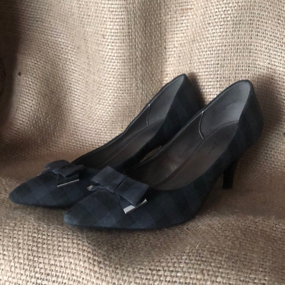 Amelia Grace Plaid pumps with bow